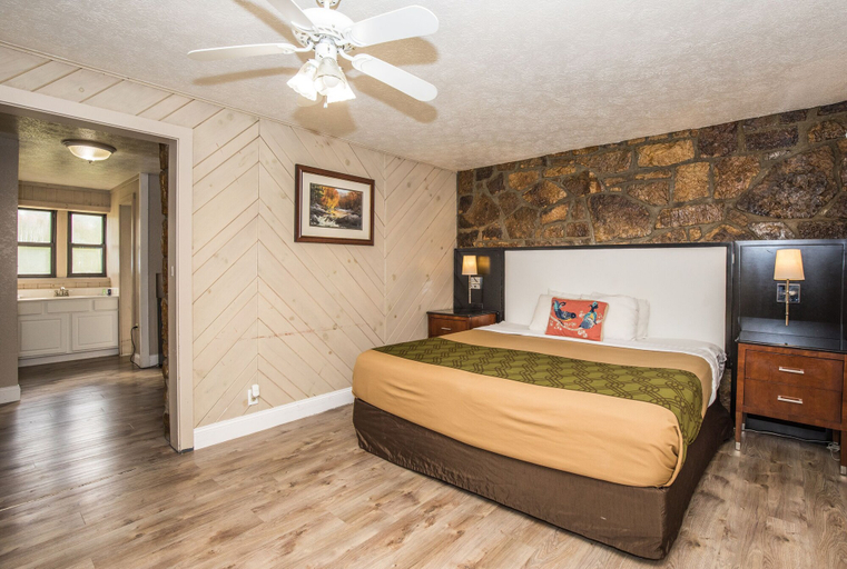 Bedroom 3, Chalet Inn, Sevier