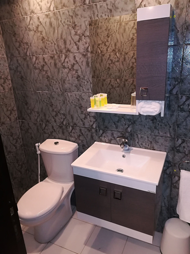Bathroom 3, Shams al weibdeh hotel apartment, Wadi Essier