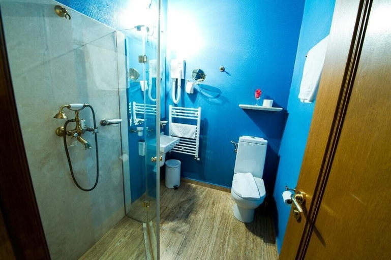 Bathroom 4, Am Ring Hotel, Sibiu