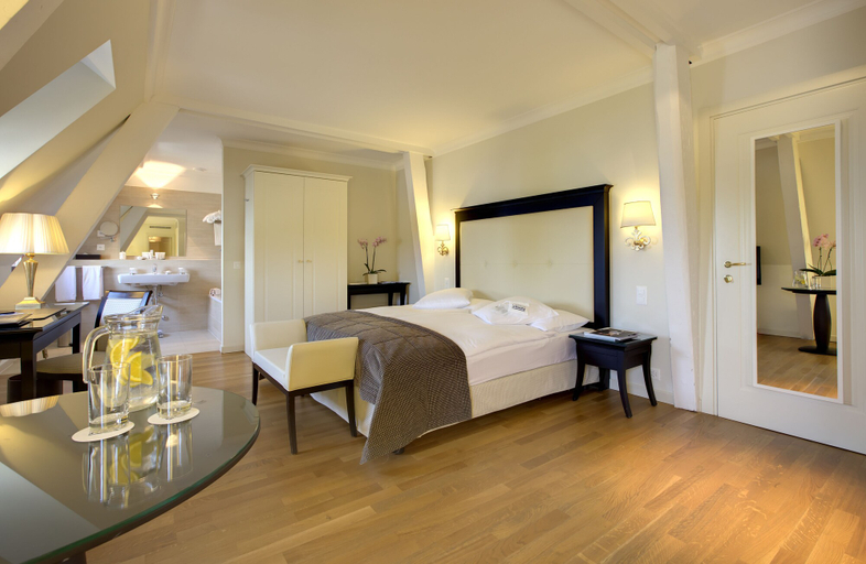 Bedroom 3, Château d'Ouchy, Lausanne