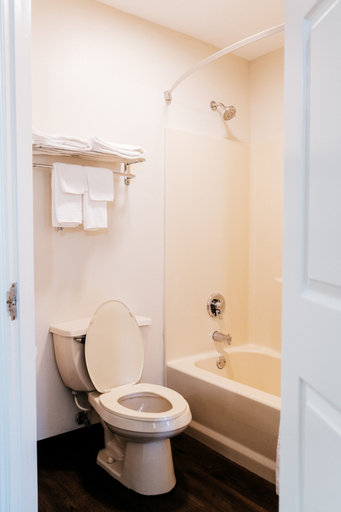 Bathroom 3, Quality Inn Johnson City I-26 exit 17, Washington