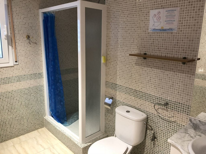 Bathroom 4, La Loranicola, Tarragona