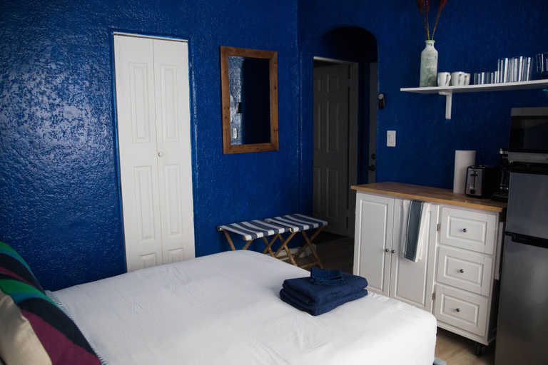 Bedroom 3, Amazing Studio in Beverly Boulevard! Sleeps 3!, Los Angeles