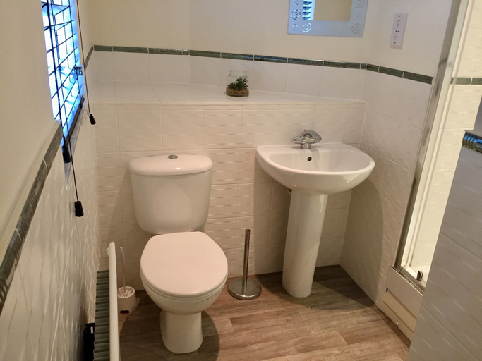 Bathroom 3, Modern 2 Bed Apartment in Southampton, Hampshire