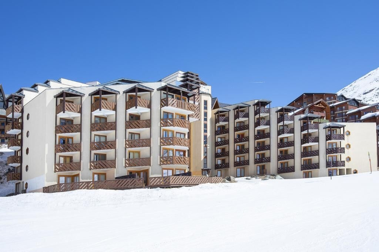 Exterior & Views