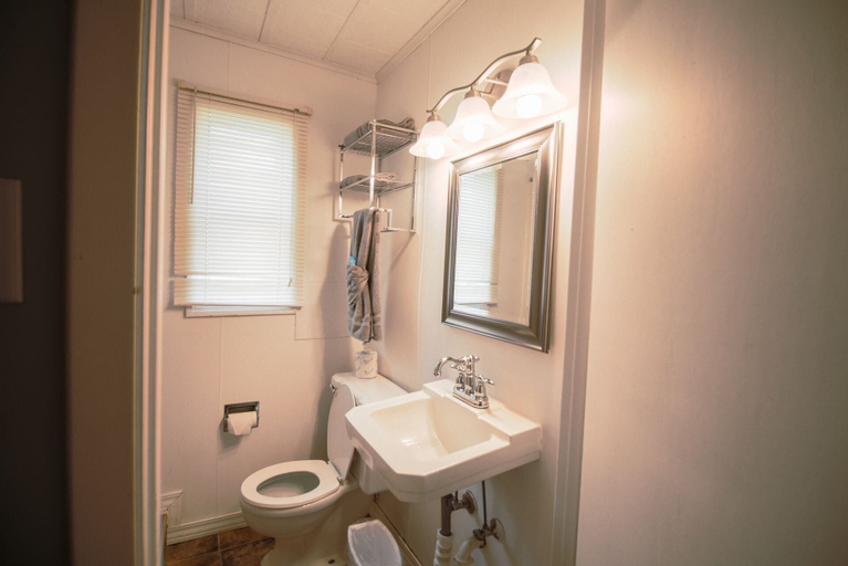 Bathroom 3, Current River Inn, Carter