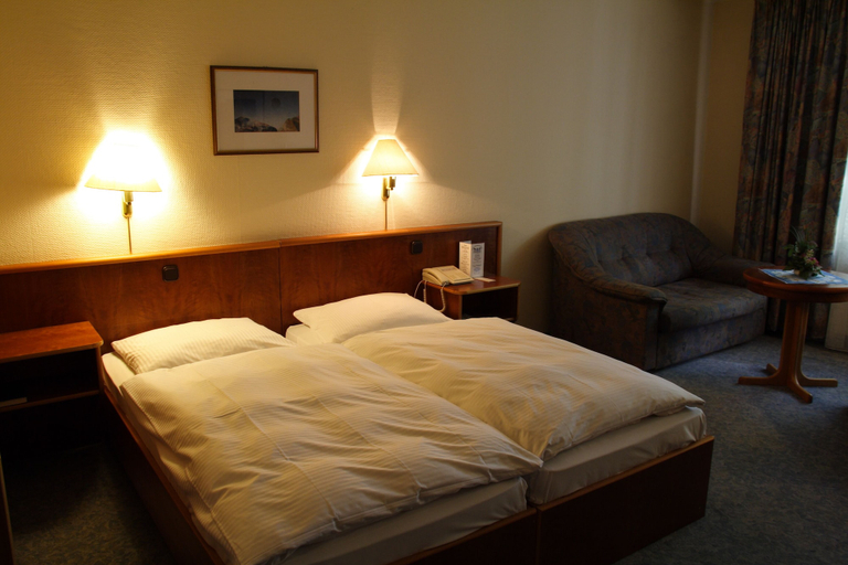 Bedroom 2, Hotel National, Nordsachsen
