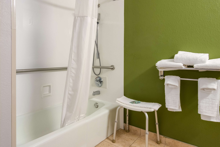 Bathroom 5, Best Western Dutch Valley Inn, Tuscarawas