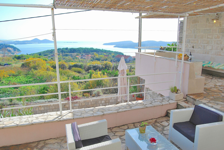 Others 5, Villa Tony, Pojezerje