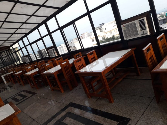 Food & Drinks 4, Hotel Royal Stay, Reasi
