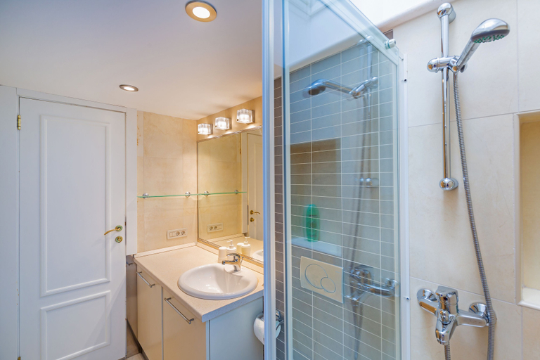 Bathroom 3, Apartment Bona Palace, Dubrovnik