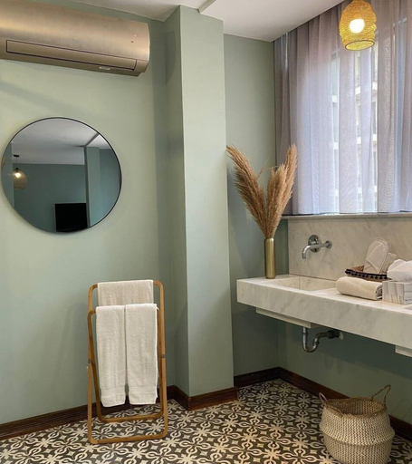 Bathroom 3, Lost, Beirut