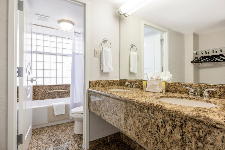 Bathroom 5, Port-O-Call Hotel, Cape May