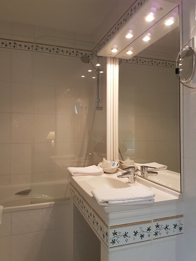 Bathroom 5, Hotel Kyriad Saumur, Maine-et-Loire