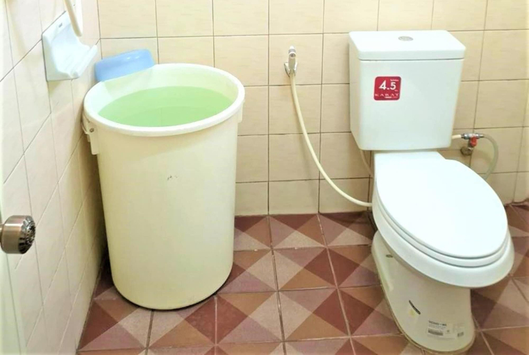 Bathroom 3, Pattaraporn Hotel, Pran Buri