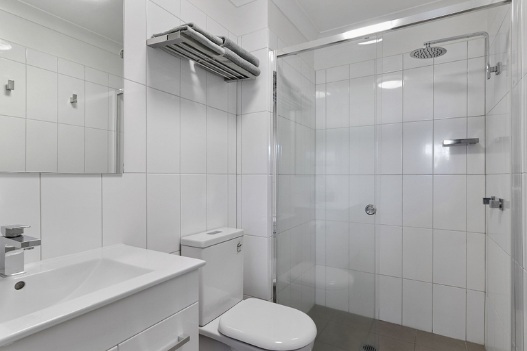 Bathroom 5, Quality Inn Carriage House, Wagga Wagga - Pt A