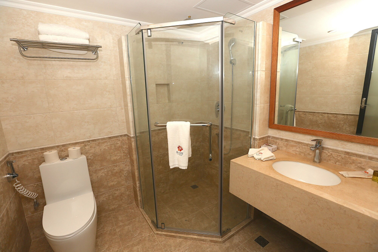 Bathroom 5, Kaani Grand Seaview, Kepulauan Maafushi
