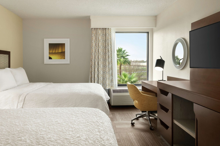 Bedroom 5, Hampton Inn Houston Hobby Airport, Houston