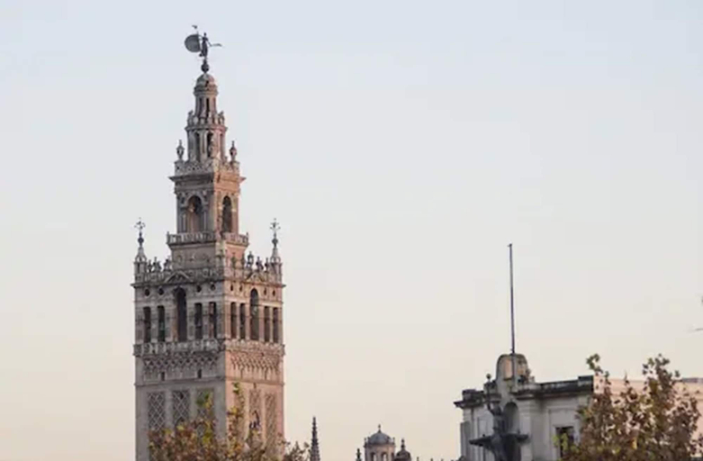 Exterior & Views 2, Hotel Plaza, Sevilla