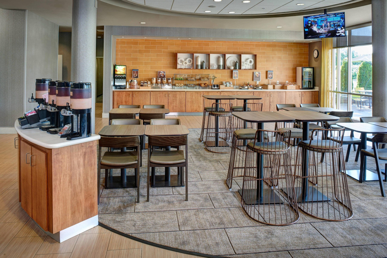 Food & Drinks 5, SpringHill Suites by Marriott Saginaw, Saginaw