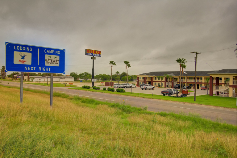 Exterior & Views 2, Deluxe Inn & Suites, Willacy