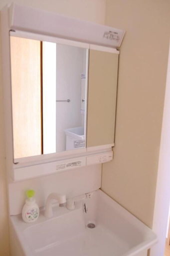 Bathroom 3, Sea You Soon, Kin