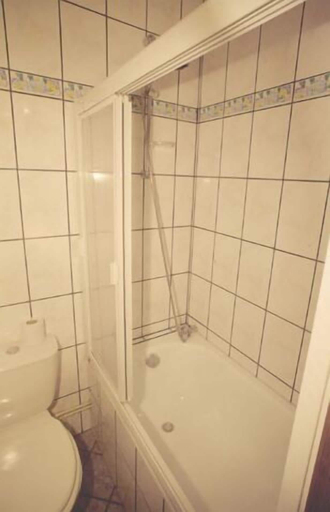 Bathroom 3, Hotel De Calais, Seine-Maritime