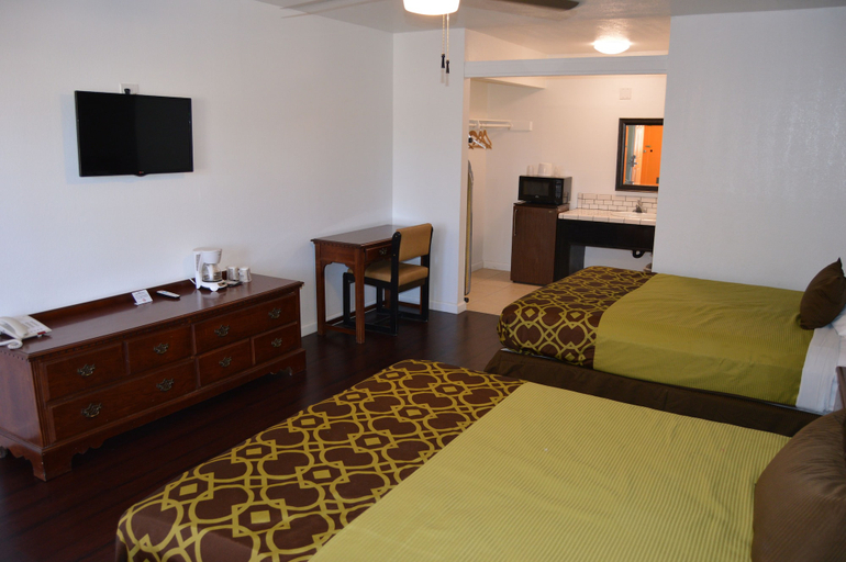 Bedroom 4, Musicland Hotel, Riverside