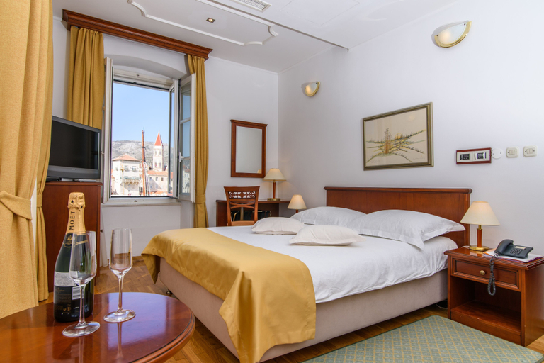Bedroom 2, Hotel Sikaa, Trogir
