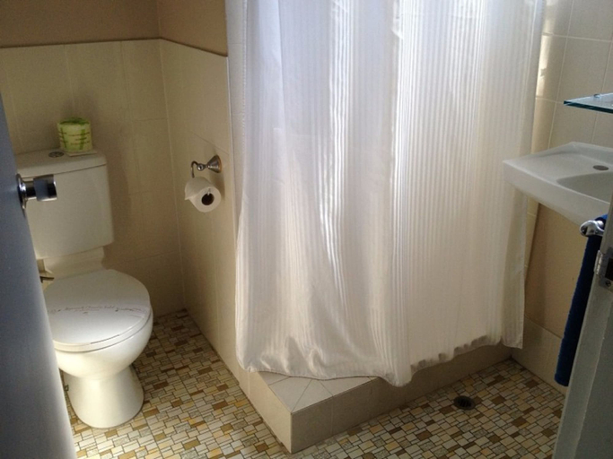 Bathroom 4, Ipswich City Motel, Ipswich - Central