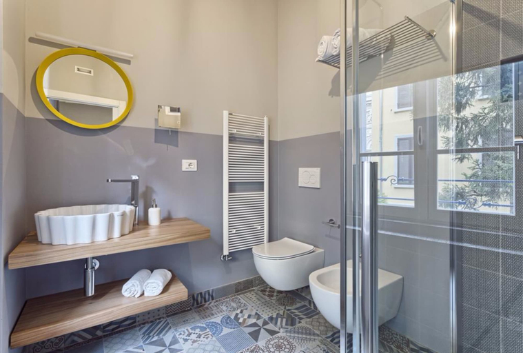Bathroom 5, Hotel Torino, Parma