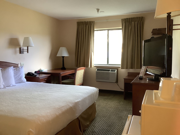 Bedroom 4, Luxury Inn And Suites, Summit
