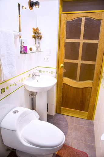 Bathroom 3, Parwa Guest House, Urubamba