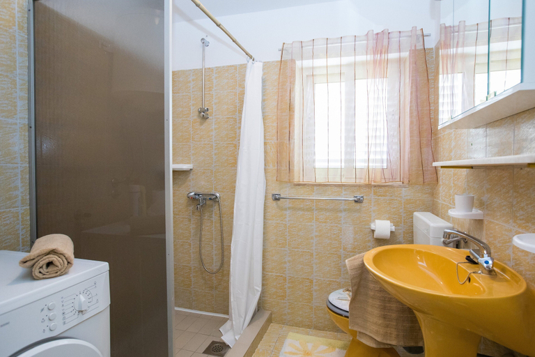 Bathroom 3, Seaside Studio, Pojezerje