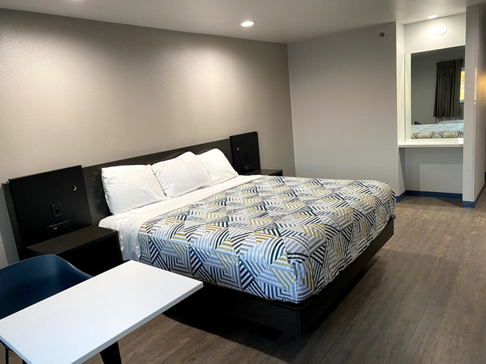 Bedroom 2, Motel 6 Bullhead City, AZ, Mohave