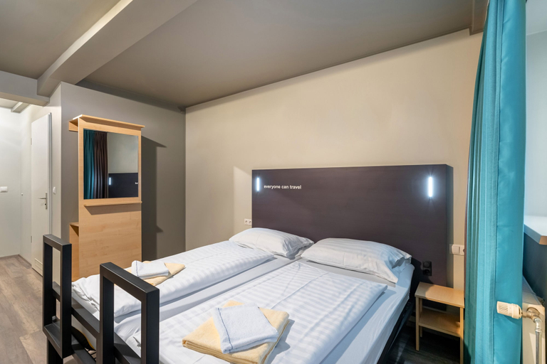 Bedroom 3, a&o Salzburg Hauptbahnhof - Hostel, Salzburg