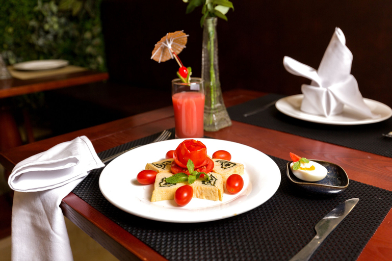 Food & Drinks 13