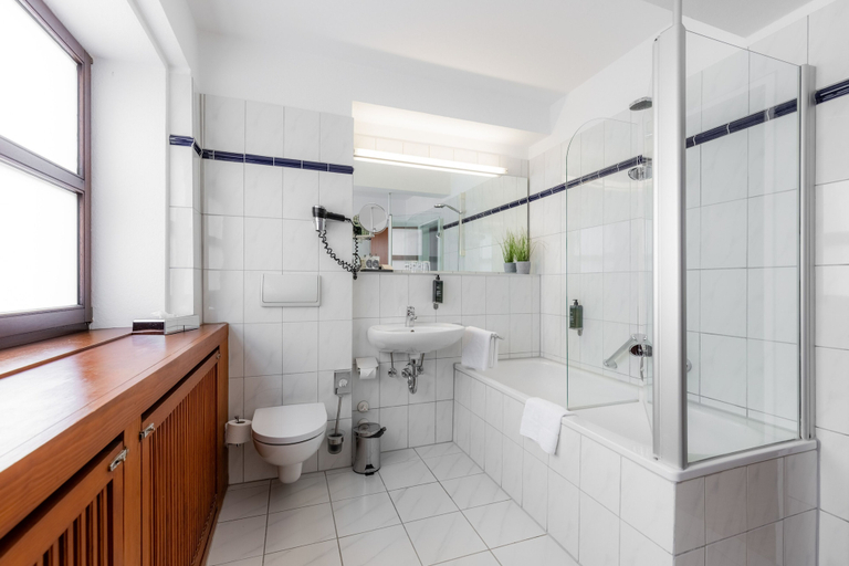 Bathroom 5, Hotel Engel, Hamburg
