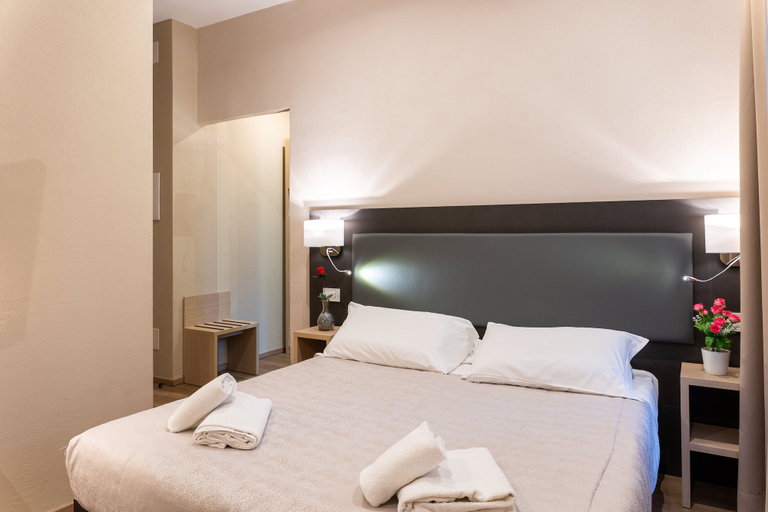 Bedroom 4, Hotel Victoria, Cuneo