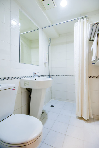 Bathroom 5, Sanduo Hotel, Kaohsiung