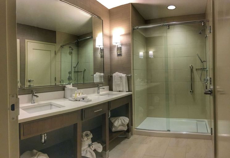 Bathroom 5, Doubletree By Hilton Reading, Berks
