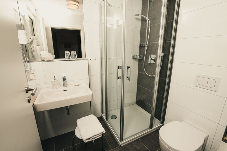 Bathroom, Landgasthof Zum Adler, Fulda