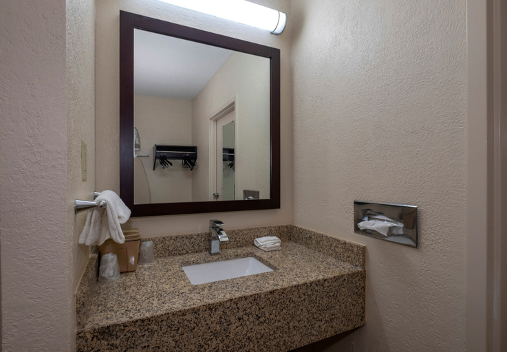 Bathroom 4, Red Roof Inn Warrenton, Fauquier