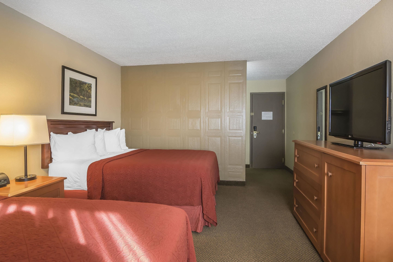 Bedroom 3, Quality Hotel & Conference Centre, Division No. 16