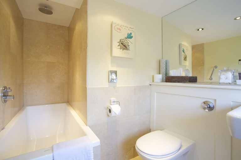 Bathroom 5, The Royal Oak, West Sussex