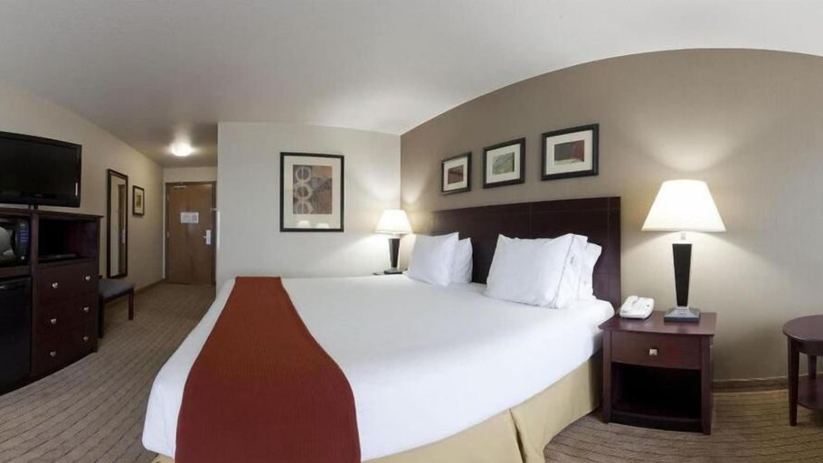 Bedroom 3, Holiday Inn Express Hotel & Suites Vancouver Mall by IHG, Clark