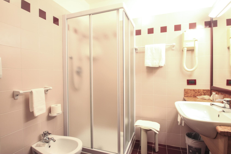Bathroom 5, Tevini Dolomites Charming Hotel, Trento