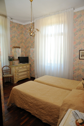 Bedroom 3, Hotel Savona, Pistoia