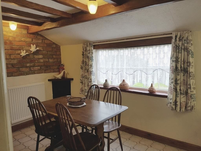Others 4, Oak Cottage, Lincolnshire