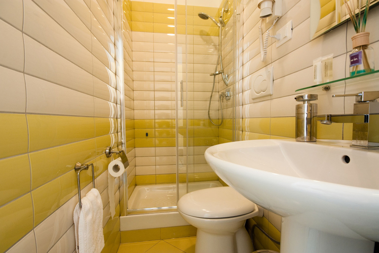 Bathroom 4, Colosseum Garden, Rome